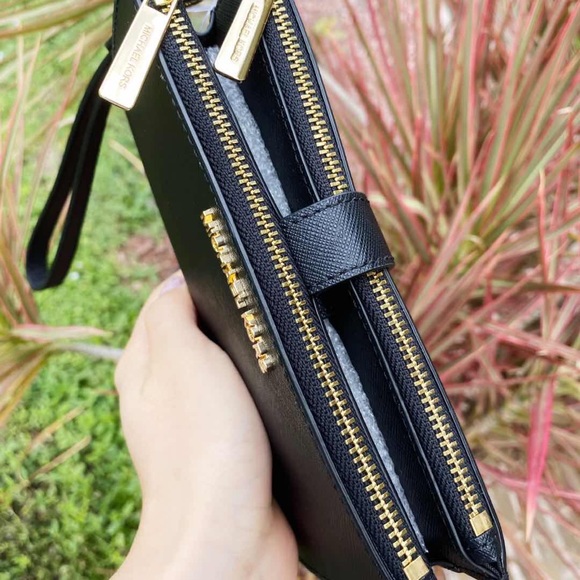 NWT💕 Gaby’sBags💕Michael Kors Large Wristlet - Picture 3 of 4